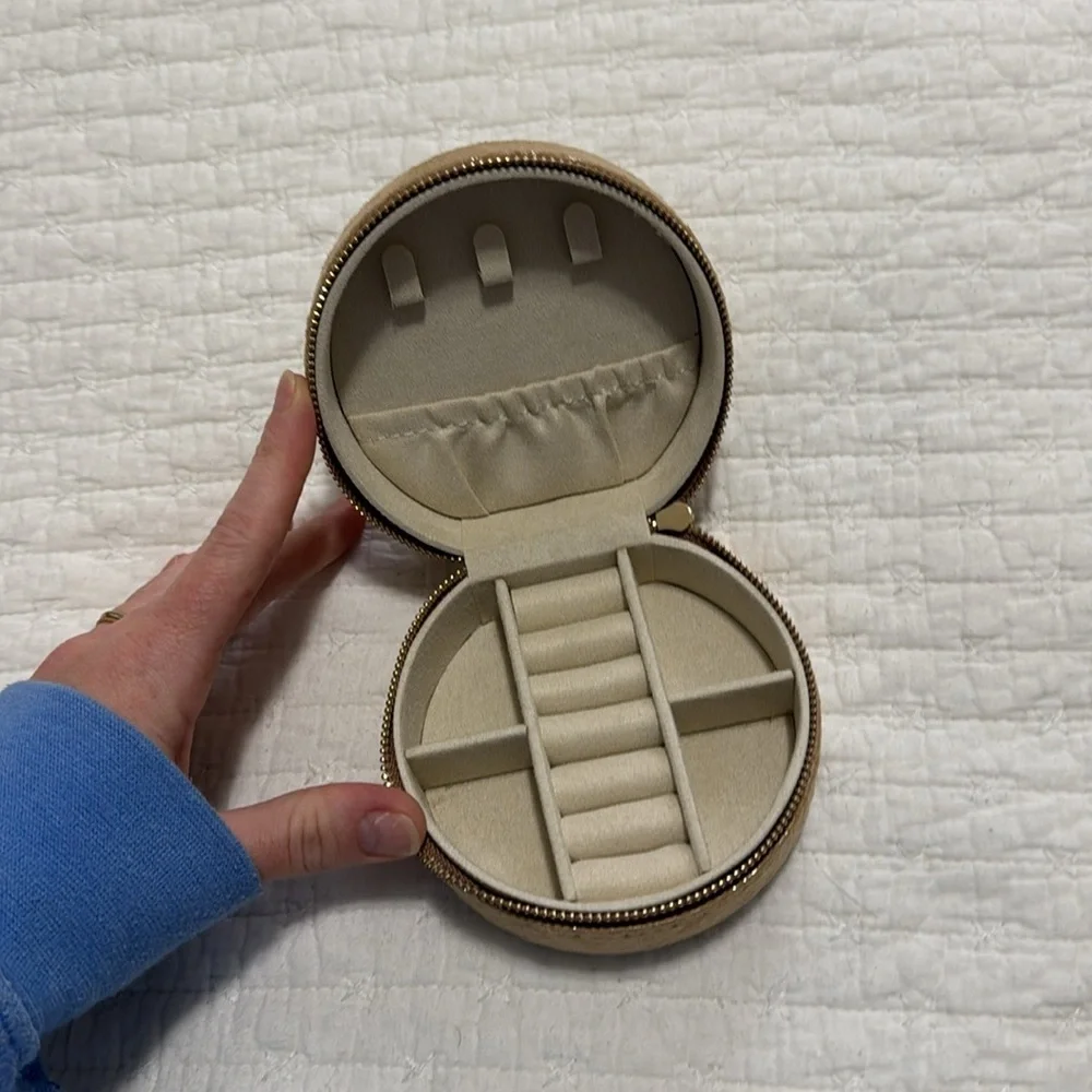 NWOT travel jewelry case